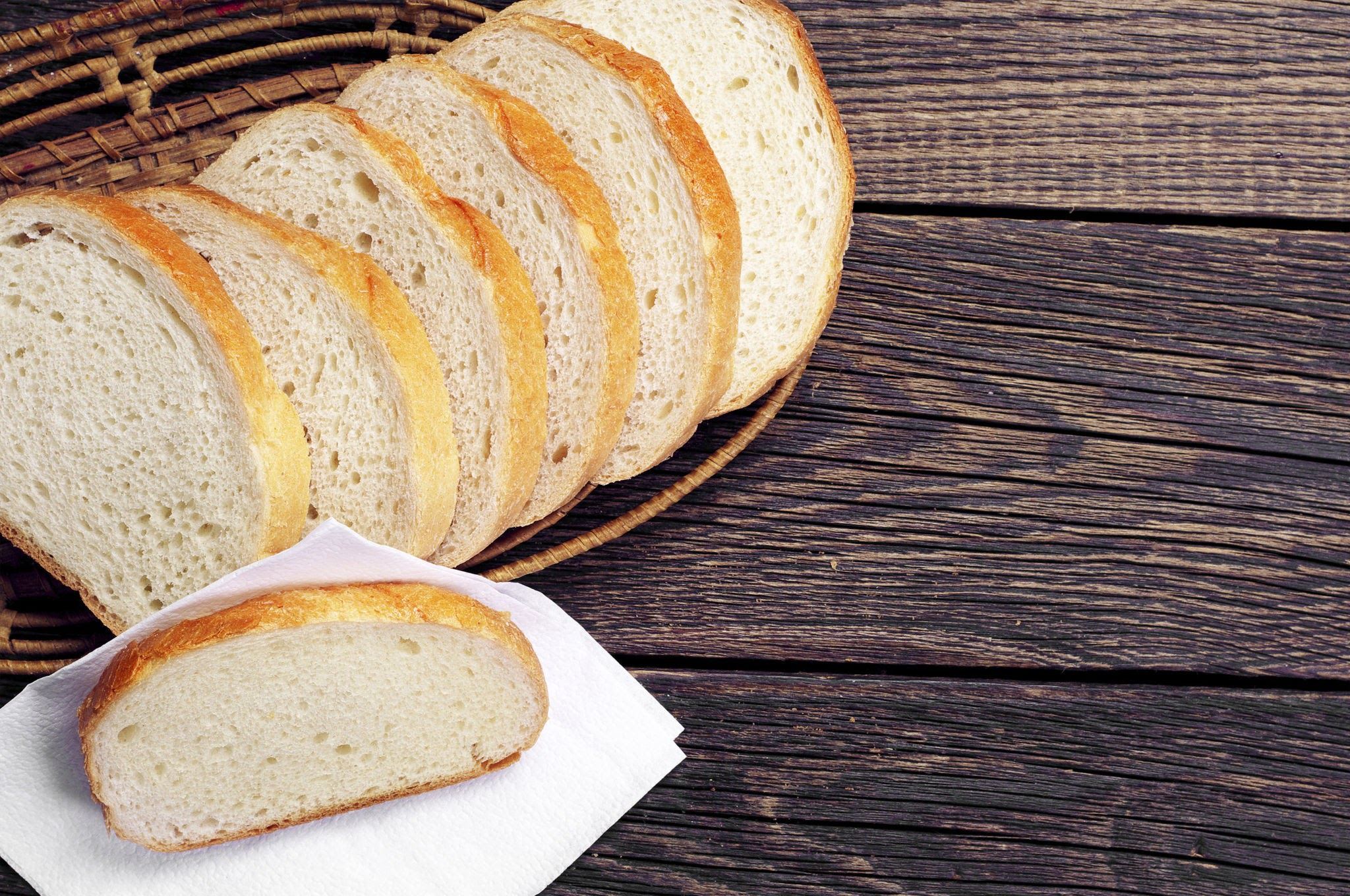 Do we need bread. Белый хлеб. Кусок белого хлеба. Нарезанный хлеб. Кусочек белого хлеба.