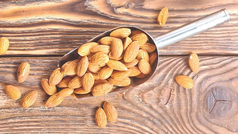 بادام شیرین