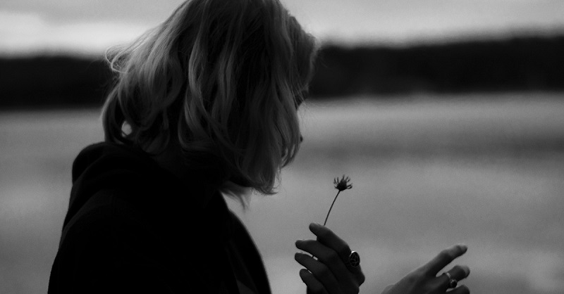 دختری که او را همان طور که هست می پذیرد