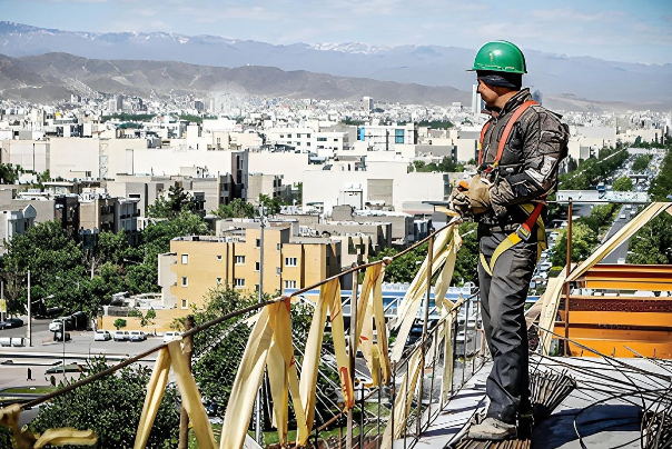 کارگران و رویای خرید مسکن وام‌دار با قسط ۲۰ میلیون تومانی