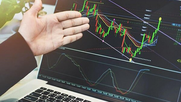 بورس در کف تاریخی