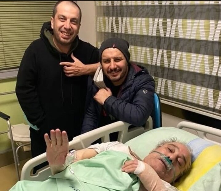 وداع قبل از رفتن جواد عزتی و عباس جمشیدی‌فر با محمد کاسبی+ عکس