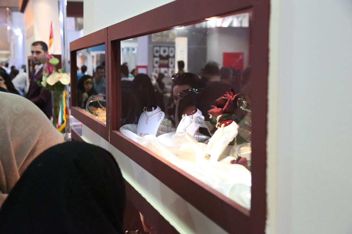 اسپرلوس زر در نمایشگاه طلا و جواهر اصفهان