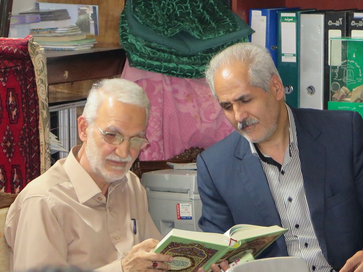 نور قرآن و عترت در مراسم جشن میلاد امام رضا(ع) در بازار تهران نور قرآن و عترت در مراسم جشن میلاد امام رضا(ع) در بازار تهران