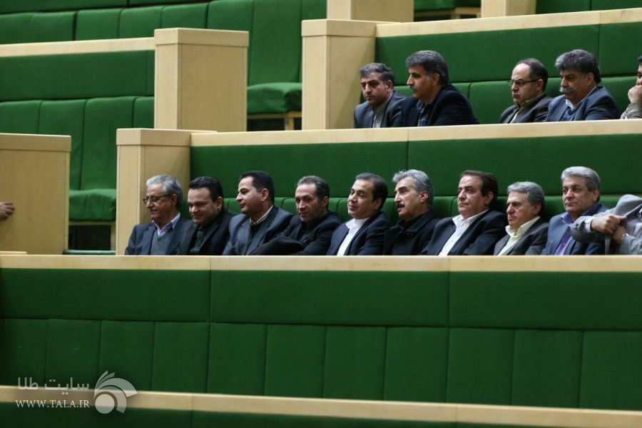 حضور رؤسای اتحادیه های طلا و جواهر استان تهران در صحن علنی مجلس و دیدار با نمایندگان حضور رؤسای اتحادیه های طلا و جواهر استان تهران در صحن علنی مجلس و دیدار با نمایندگان