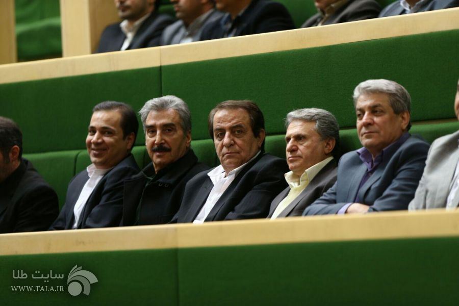 حضور رؤسای اتحادیه های طلا و جواهر استان تهران در صحن علنی مجلس و دیدار با نمایندگان حضور رؤسای اتحادیه های طلا و جواهر استان تهران در صحن علنی مجلس و دیدار با نمایندگان