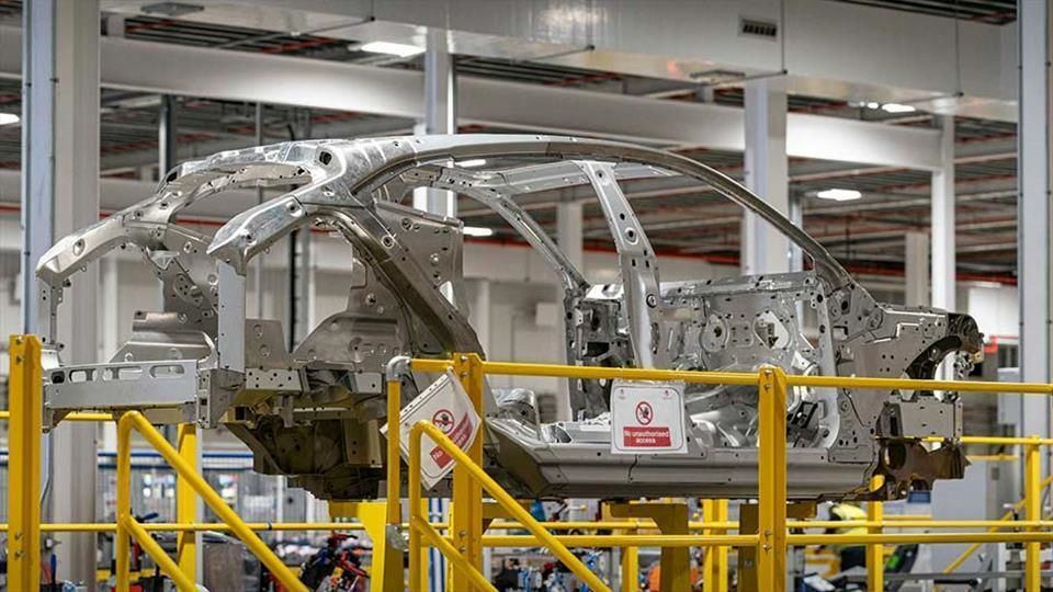 اولین شاسی بلند آستون مارتین