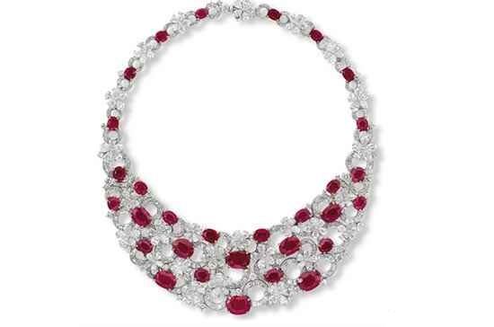 گردنبند یاقوت نشان اتسترا (Etcetera)