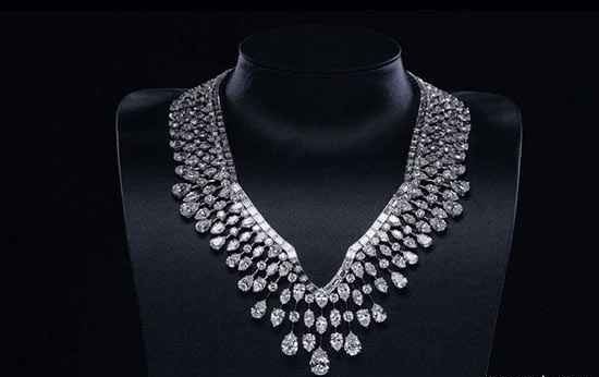 گردنبند خانم وینستون (Mrs. Winston)