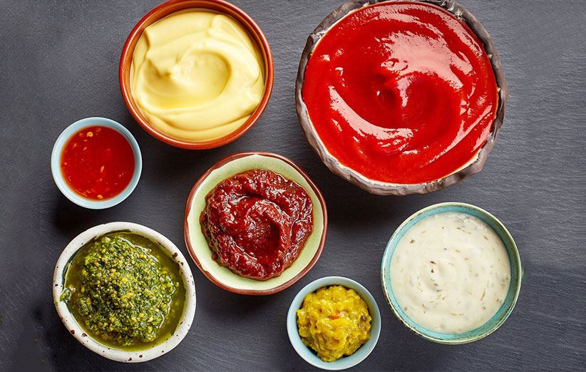 اضافه کردن چاشنیهای تند به غذا