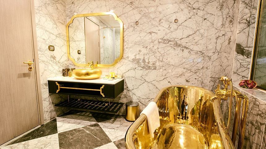 نخستین هتل طلایی در جهان(gold-plated hotel)