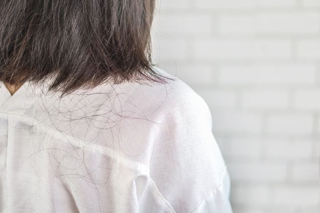 8 اشتباه رایج هنگام شستن مو که مو هایتان را نابود می کند!!