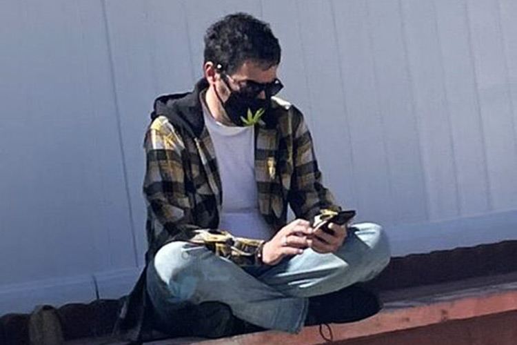 واکسن زدن شهاب حسینی در آمریکا