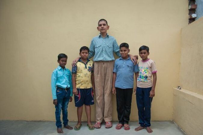 کودک ۵ ساله با یک متر و هفتاد سانت