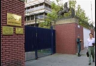 بازگشایی سفارت انگلیس در تهران؛ هاموند وارد سفارت شد