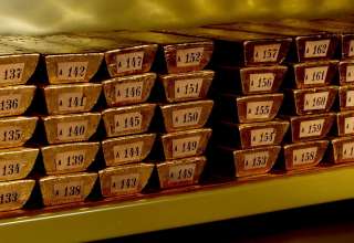 میانگین قیمت طلا در سال آینده به کمتر از 990 دلار خواهد رسید