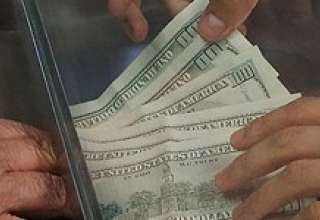 امتناع صرافان از معاملات کمتر از ۱۰ هزار دلار / دلالی ارزی رونق گرفت!