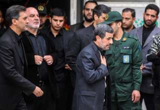 تصاویر/ احمدی‌نژاد در تشییع شهدای حرم