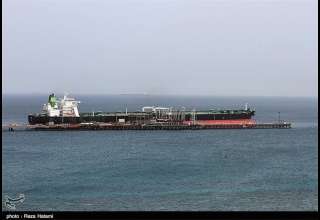 ایران قیمت نفت خود را در بازار جهانی کاهش داد 