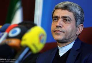 وزیر امور اقتصادی و دارایی ایران در راس هیاتی وارد پکن شد