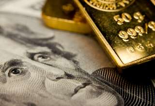 دلار آمریکا و طلا در شرایط نامطمئن مالی جهان همدیگر را کامل می کنند