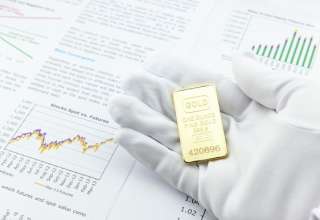 قیمت طلا بین نرخ بهره آمریکا و تقاضای هند گرفتار شده است
