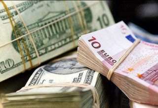 حرکت متضاد یورو و دلار 