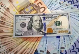 نوسان قیمت دلار و یورو در بازارهای مختلف 10 آذر