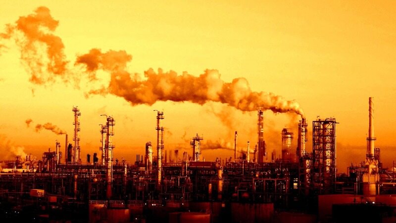  آتش سوزی در پالایشگاه نفت مسکو 