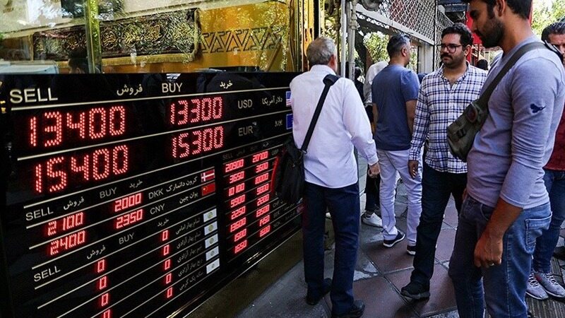  واگویه های صرافان از وضعیت ارز در بازدید سرزده همتی از بازار