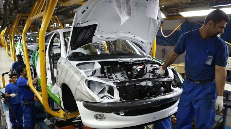 مجلس و دولت و خودروسازان کنار آمدند/ قیمت رسمی خودرو حداقل ۱۰ میلیون گران می‌شود