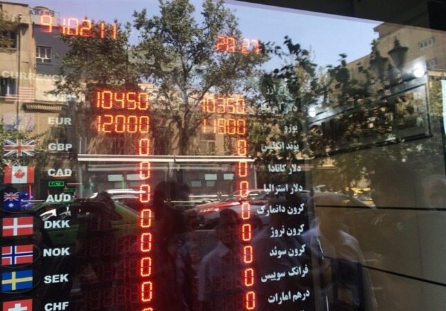صرافی‌ها نباید به سامانه نیما دسترسی داشته باشند/ باید از سیاست‌های جدید بانک مرکزی دفاع کنیم/ اقتصاد ما کشش بیش از نرخ 9 هزار تومان را ندارد 