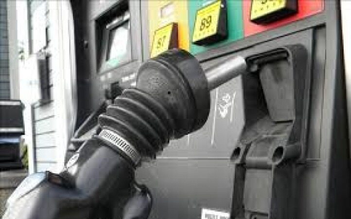 قیمت بنزین در آمریکا به پایین ترین سطح در یک سال و نیم اخیر رسید