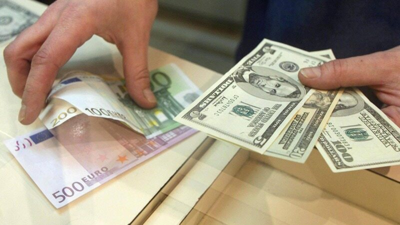 قیمت خرید دلار در بانک‎ها ۹۷/۰۹/۲۷| دلار ۹۸۵۰ تومان شد