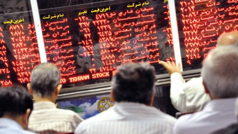 تاثیر سیاست‌های بانکی و بودجه بر بازار سرمایه/ پیش‌بینی نرخ ارز و سهام