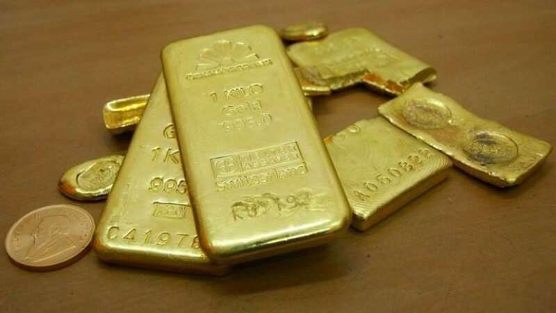 افزایش قیمت طلا هم‌زمان با افت سهام و دلار