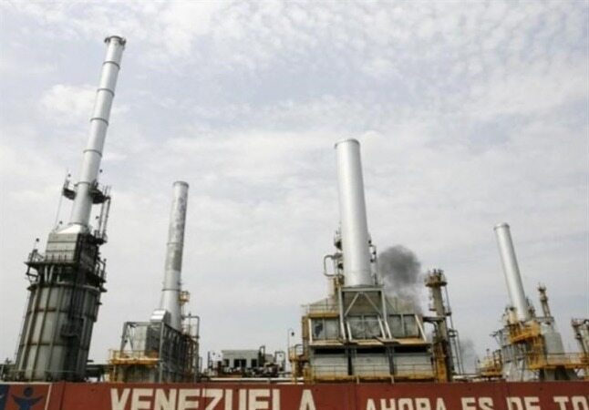 بروز کمبود عرضه نفت در بازار به دلیل تحریم نفتی ونزوئلا