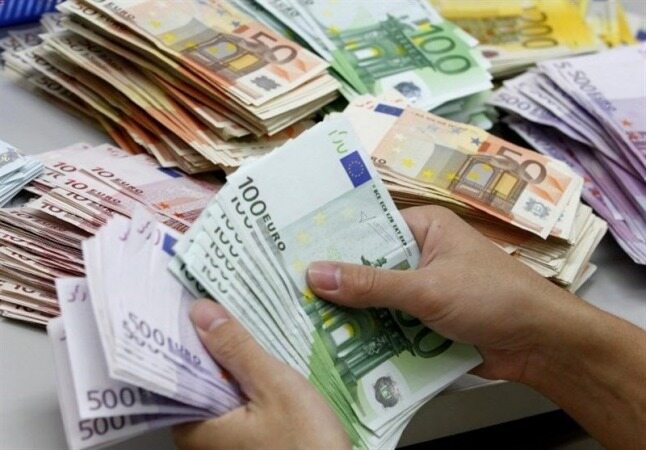افزایش ۱۱۰ تومانی نرخ دلار و یورو در صرافی‌های بانکی