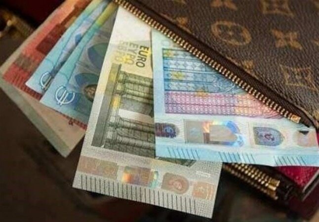 قیمت خرید دلار در بانک‌ها امروز ۹۷/۱۲/۱۳| کاهش قیمت خرید تمام ارزها