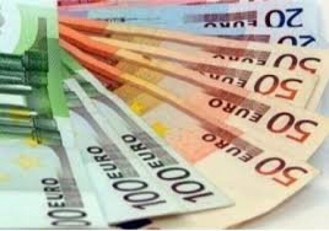 فروش ۴۲۰ میلیون یورو برای واردات | فعالیت صرافی های منتخب بانکی تا اطلاع  ثانوی ساعت ۱۸ میباشد
