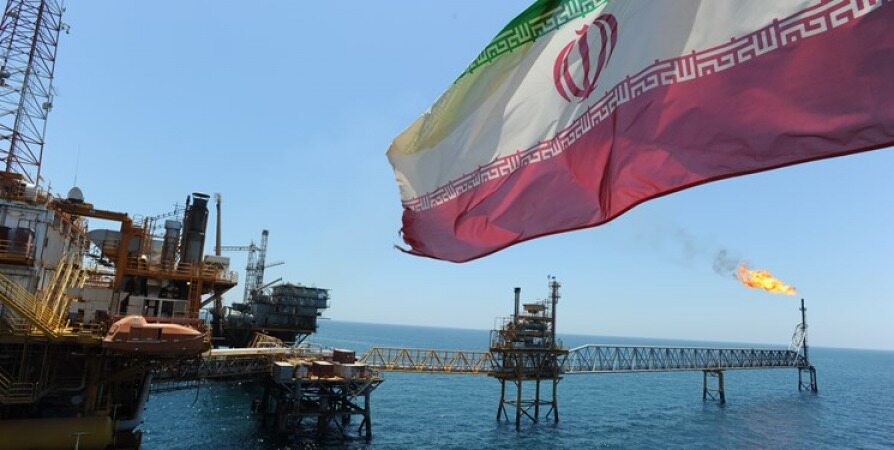 صادرات نفت ایران به سطح پیش از تحریم‌ها نزدیک شد/ مشتریان بزرگ ایران معافیت می‌گیرند