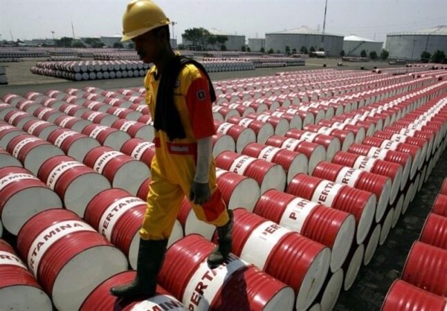 نفت ۱۰۰ دلاری همراه تحریم نفتی ایران می آید