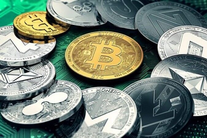 چرا قیمت بیت‌کوین به ۸۰۰۰ دلار نزدیک شد؟