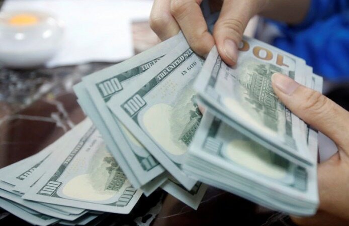 قیمت دلار یک پله دیگر کاهش یافت/ نرخ بازار به صرافی‌ها نزدیک شد
