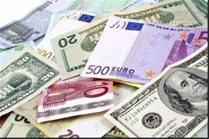 ریزش دلار به مرز ۱۳.۰۰۰ تومان/ سیگنال سیاسی بر بازار ارز اثر گذاشت؟