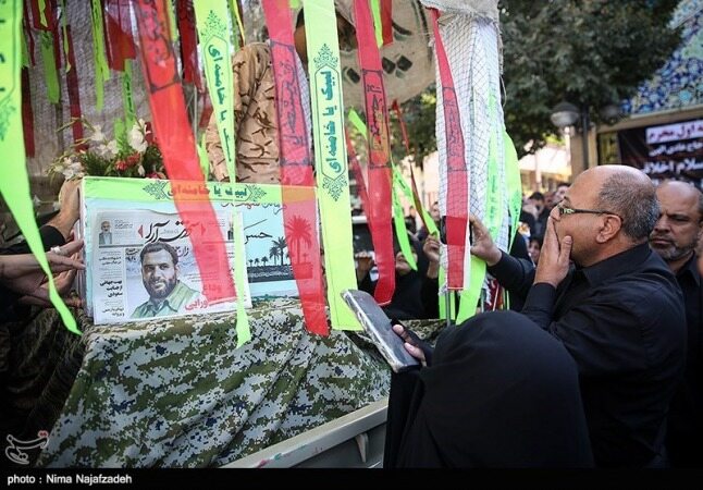 وداع مردم تهران با پیکر پاک ۱۵۰ شهید تازه تفحص شده سال‌های دفاع مقدس 
