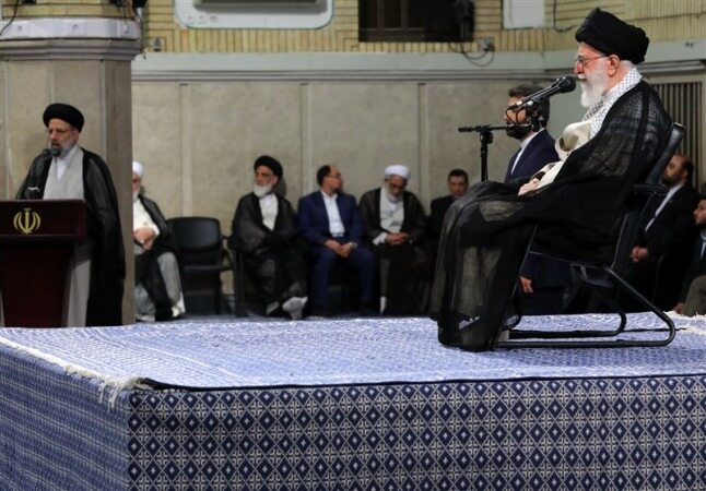 امام خامنه‌ای: حج یک کار سیاسی است که عیناً تکلیف دین است