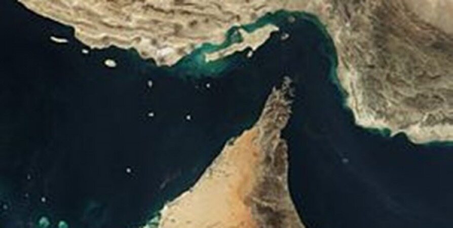 پیش بینی افزایش قیمت نفت تا ۳۲۵ دلار در صورت بسته شدن تنگه هرمز