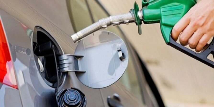 کاهش مصرف بنزین با اجباری شدن استفاده از کارت سوخت/ ایران به باشگاه صادرکنندگان بنزین می‌پیوندد