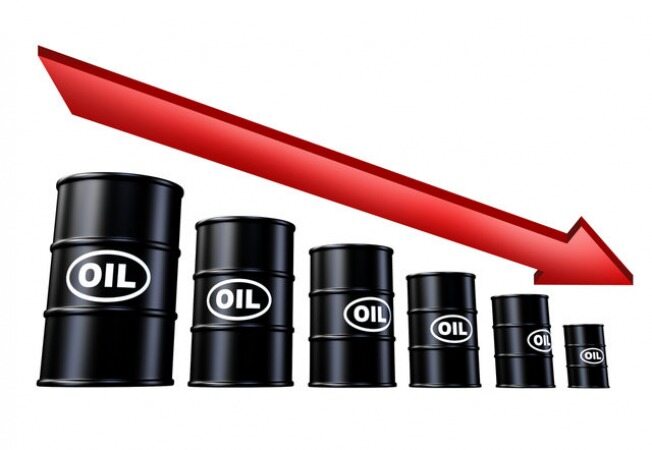 کاهش قیمت نفت پس از کاهش نرخ‌های بهره آمریکا